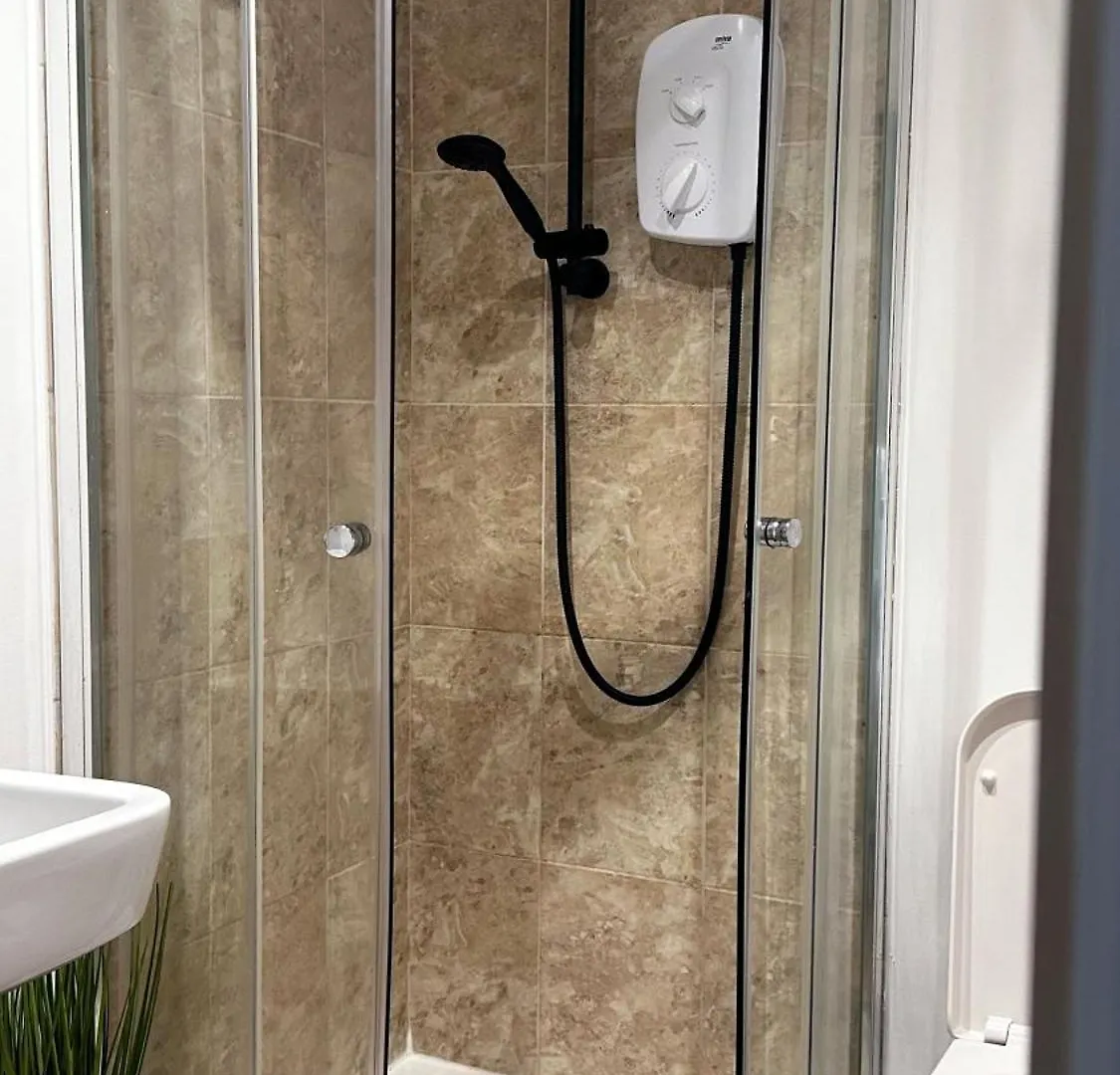 Studio Apartment - The Emerald Cheltenham