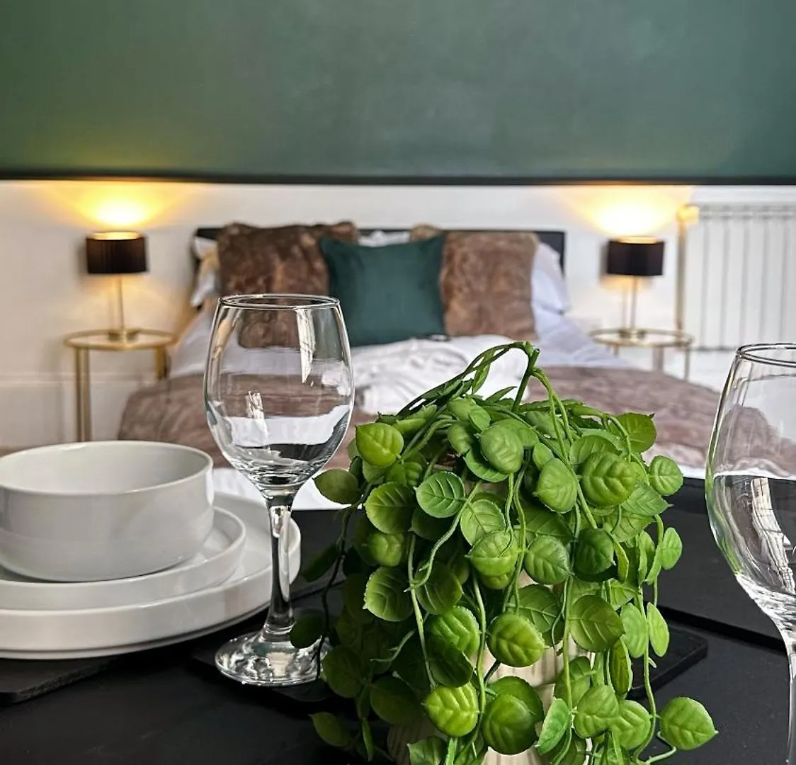 Studio Apartment - The Emerald Cheltenham 0*,  United Kingdom