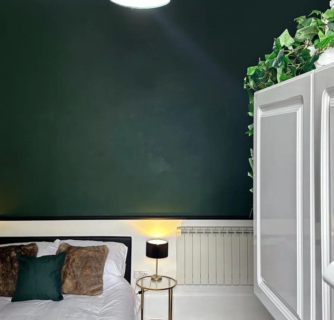 Studio Apartment - The Emerald Cheltenham