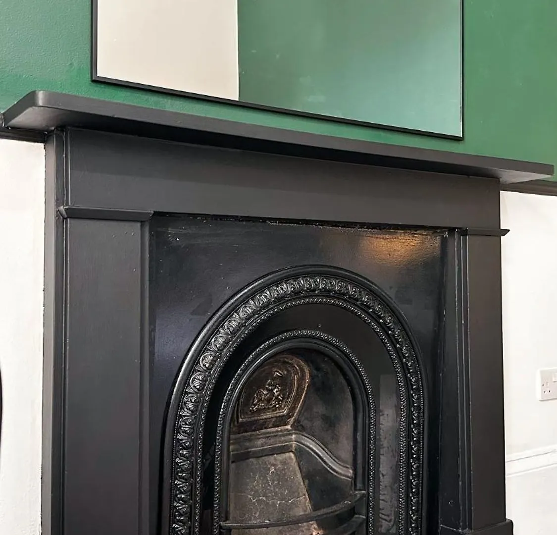 Studio Apartment - The Emerald Cheltenham